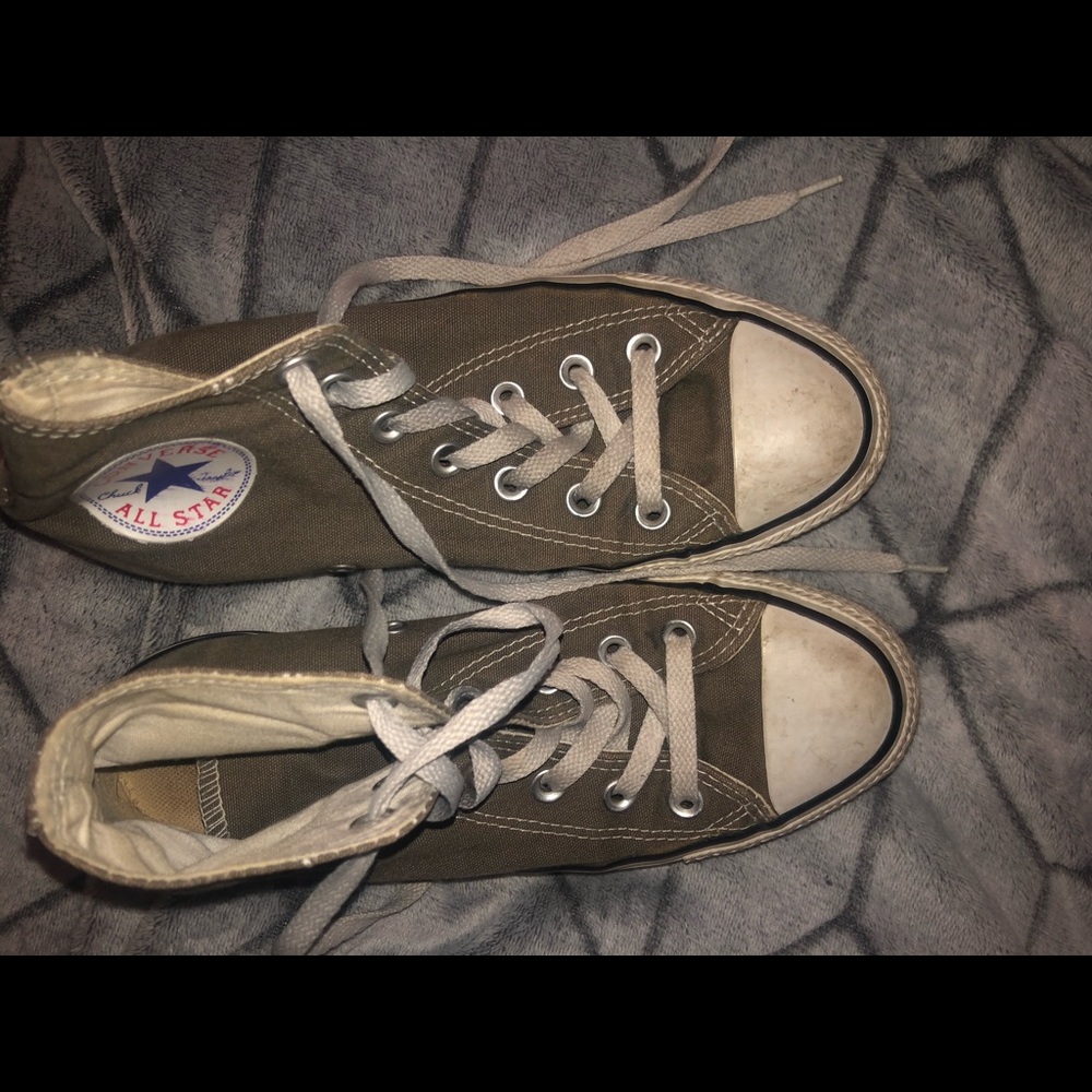 Converse women size 7!